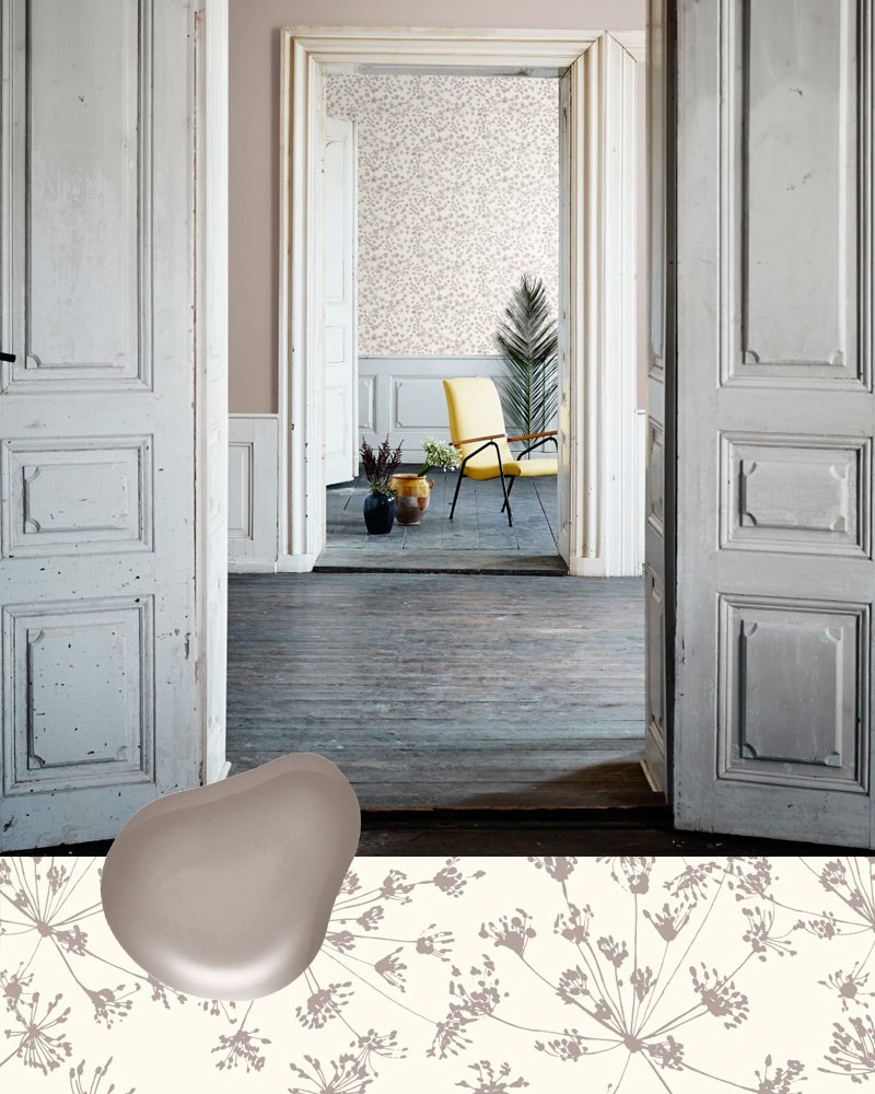 Parsley med Blush-farve. Det er faktisk en av tidens trendfarger som er i spill. Den finnes i mønsteret, og den er også valgt som den ledsagende fargen. Den har så sterk karakter at den kan brukes som en stemningsfull veggfarge. Se på eksemplet hvordan tre rom i forlengelse av hvnanden er dekorert med skiftevis tapet og ensfarget vegg. Det gir et rolig og meget sofistikert uttrykk. Tapet: 510332, farve: 510332 - Parsley