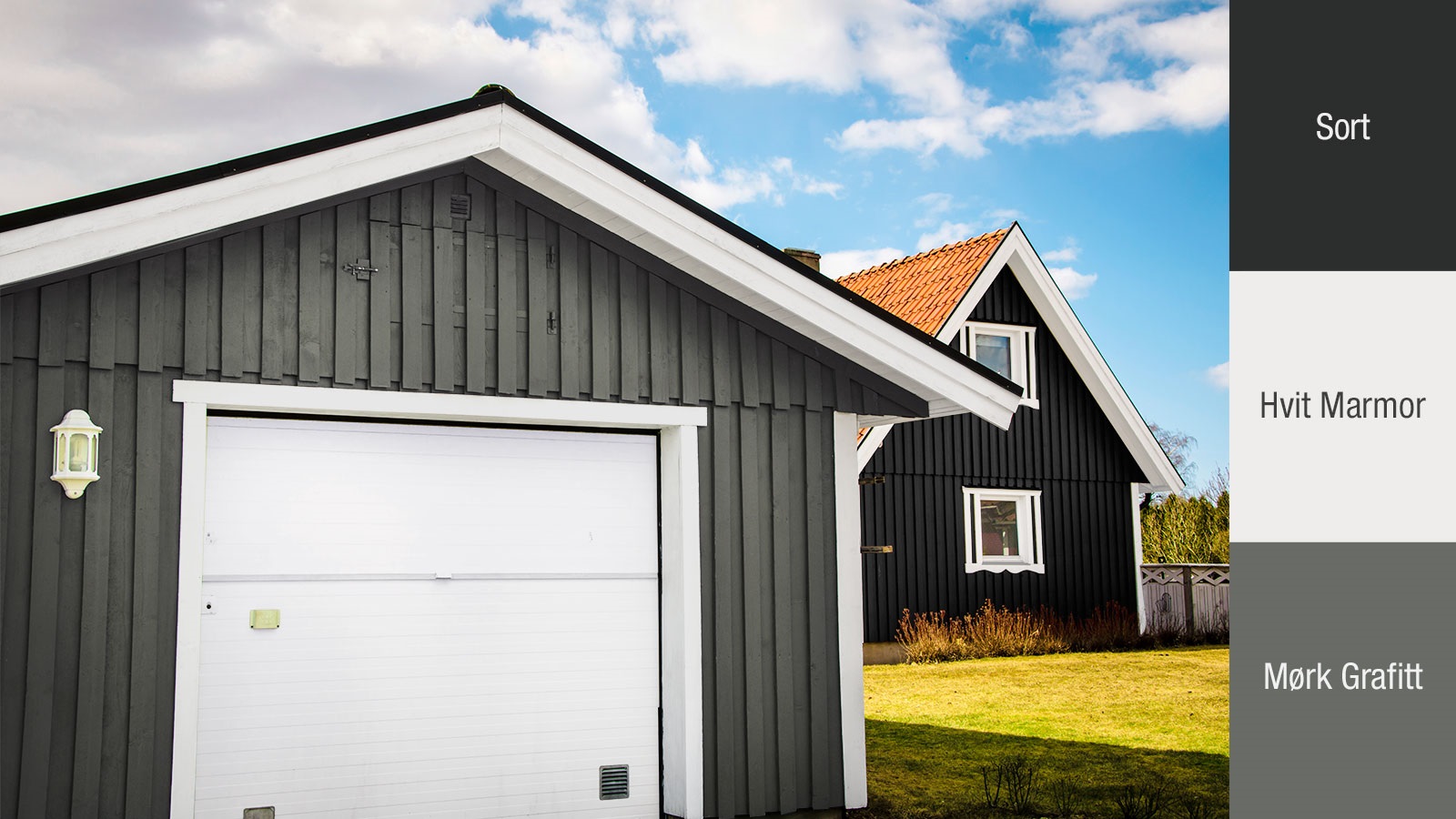 Hovedhuset er verdig og dramatisk, med maksimal kontrast mellom svart fasade og vinduer i fargen hvit marmor. Garasjen er dempet til et litt mildere uttrykk ved å bytte ut det svarte med fargen Mørk Grafitt. De hvite detaljene fremstår markant på begge bygningene. Garasjeporten er holdt i hvitt, slik at de mørke fargene ikke tar over scenen på en dyster måte.